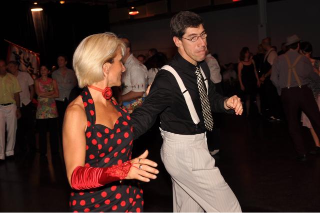 min 2010 11 13 fous swing 283